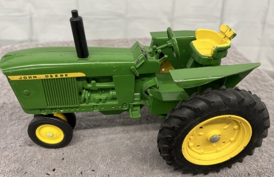 1/16 John Deere 20 Series tractor, 4 levers on dash, 2 short filters, no box, repaint