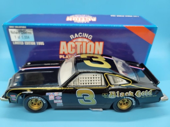 Racing Collectibles by Action 1:24 Richard