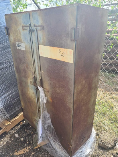 (1) Wilray Metal Fabricators Safety Cabinet