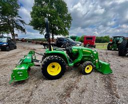 2018 John Deere 3032E Tractor w/ D160 loader attachment