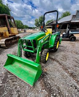 2018 John Deere 3032E Tractor w/ D160 loader attachment