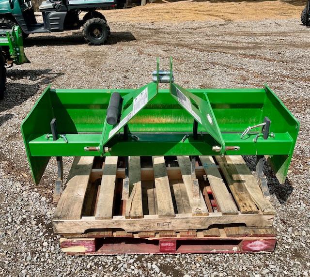 2018 John Deere 3032E Tractor w/ D160 loader attachment