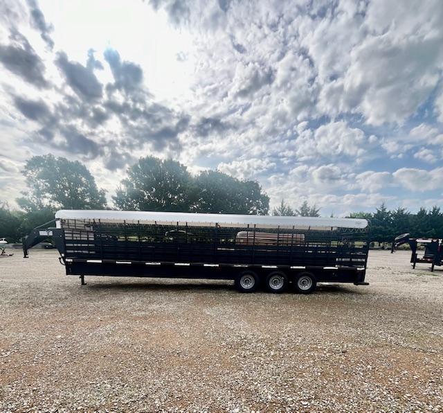 2010 Neckover 32'x6'8" Stock Trailer