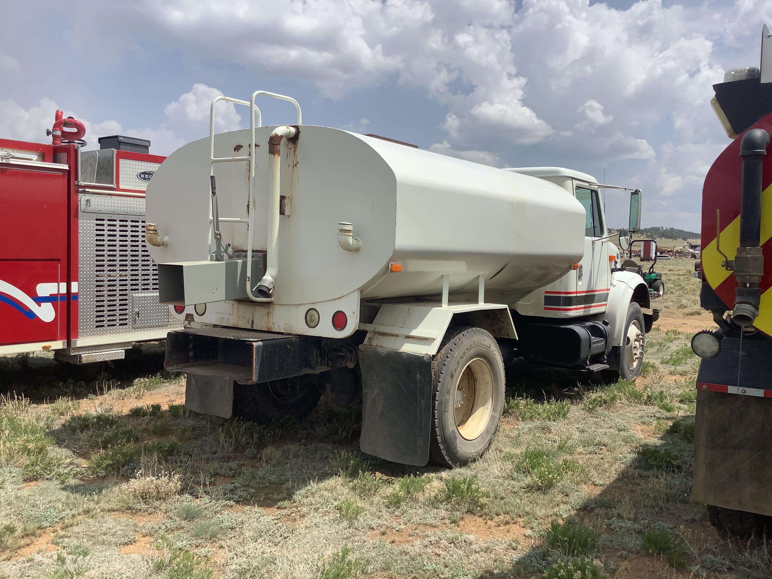 2001 International 4700 T444E Tender