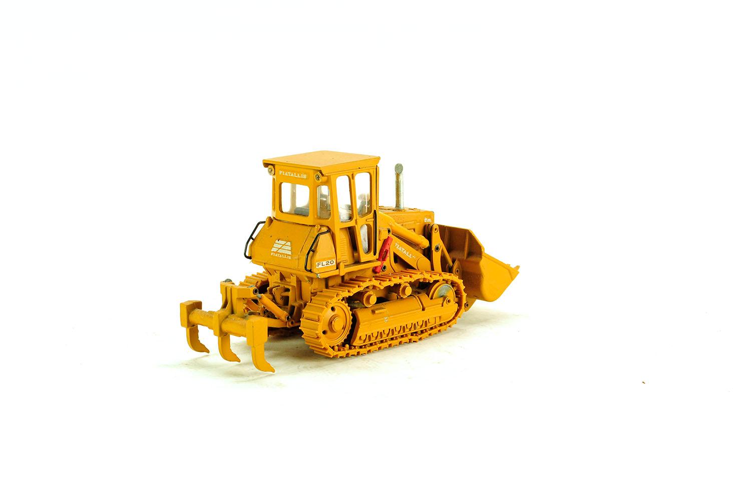 Fiat-Allis FL20 Dozer w/Ripper - Paint Chips