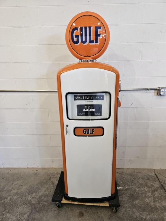 Bennett Gulf Gas Pump 77"