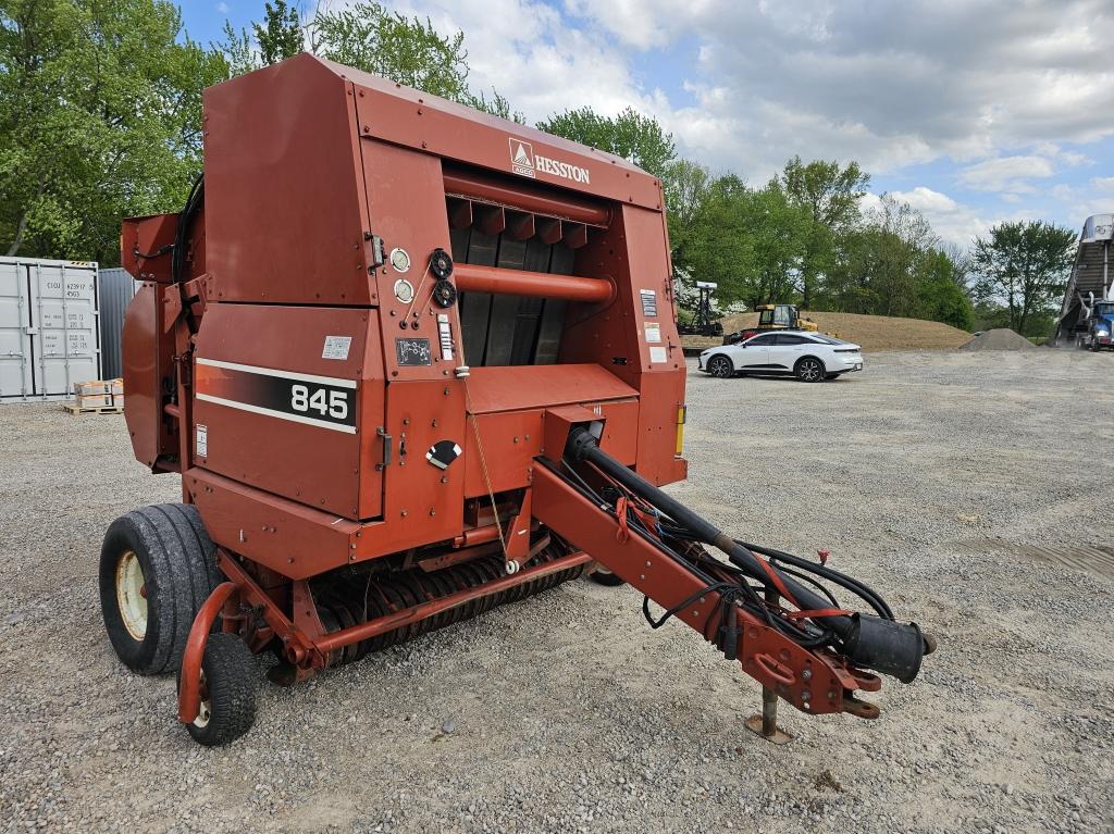 Hesston 845 Round Baler