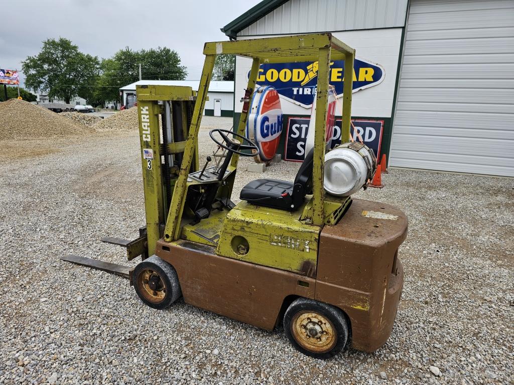 Clarke C500-50 5000lb Forklift