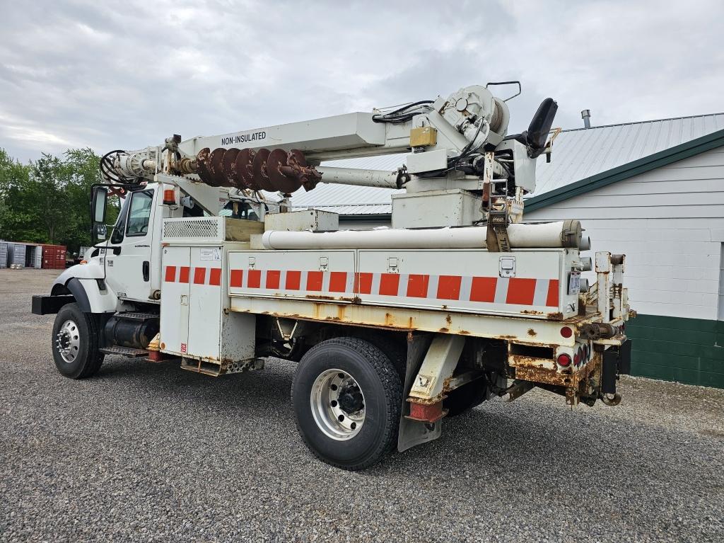 2002 International 7400 4x4 Derrick Digger Truck