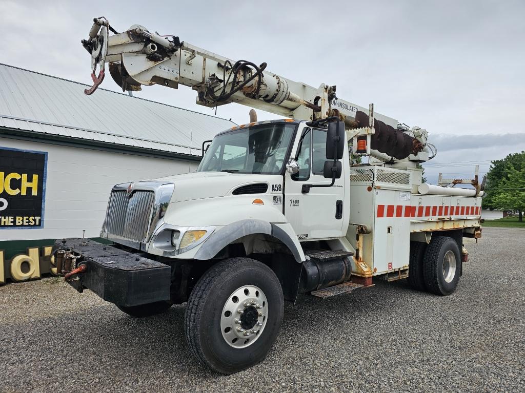 2002 International 7400 4x4 Derrick Digger Truck