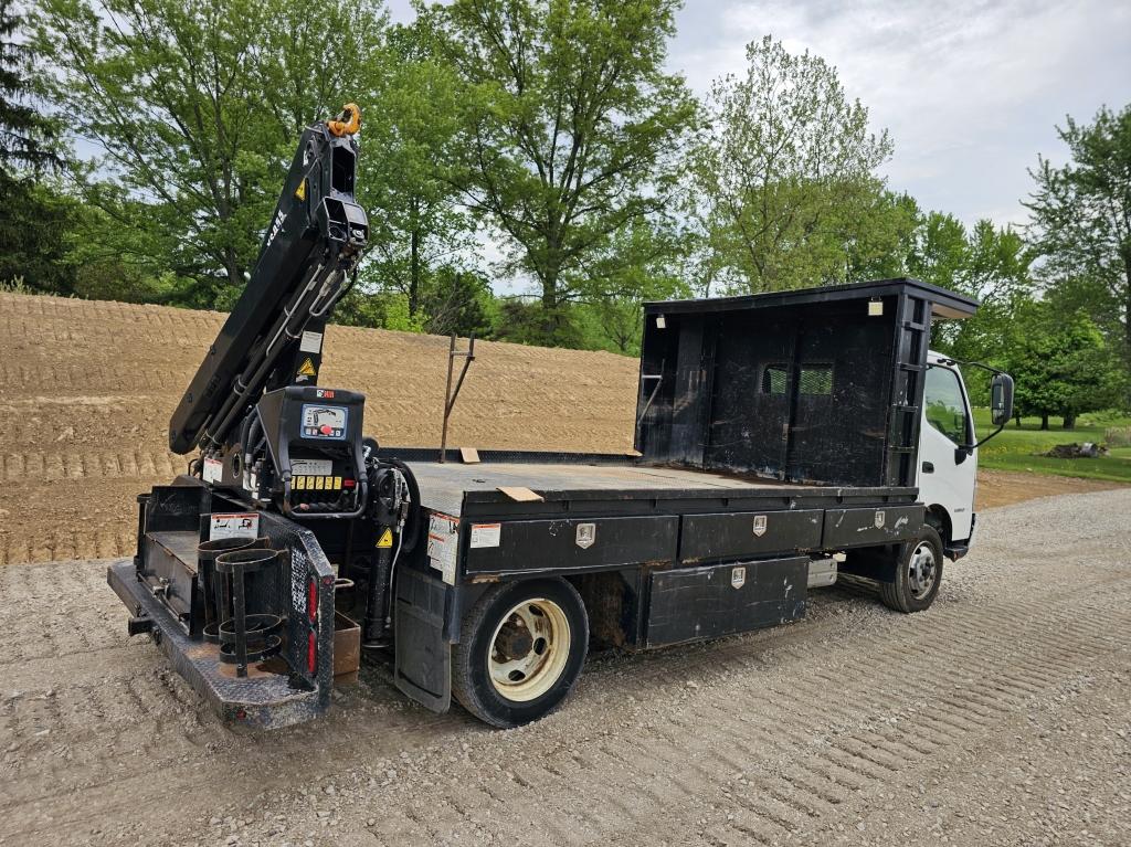 2018 Hino 195 Flatbed Crane Truck