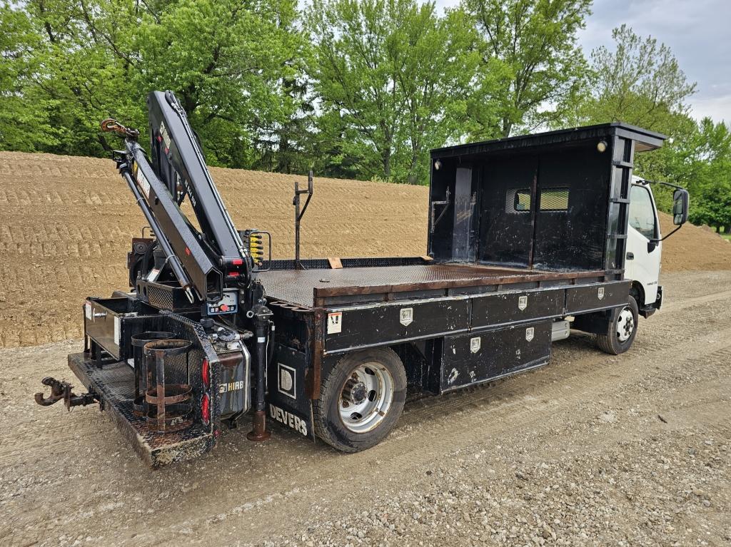 2017 Hino 195 Flatbed Crane Truck