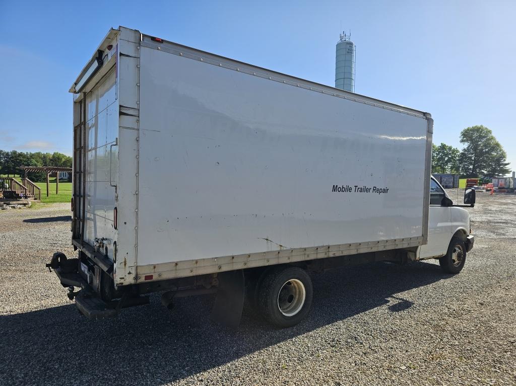 2005 GMC 3500 Box Truck