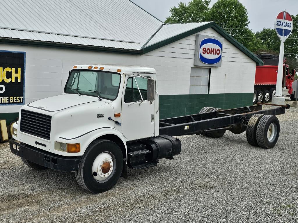 1999 IH 4700 DT466 Cab & Chassis