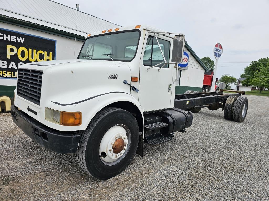 1999 IH 4700 DT466 Cab & Chassis