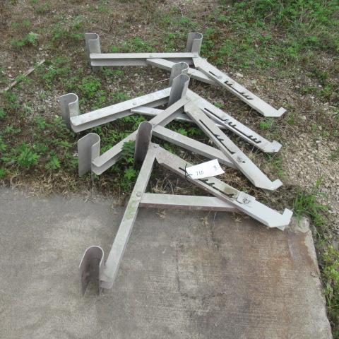(4) ladder jacks, bid X4