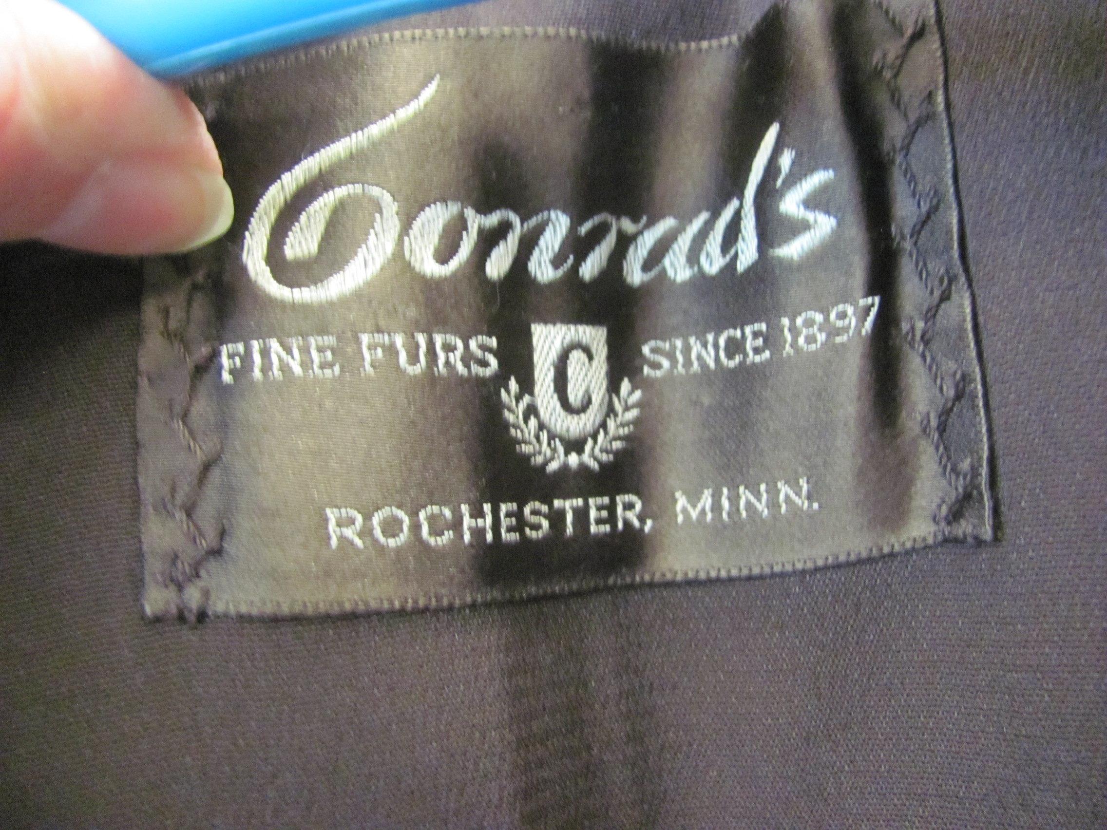 Vintage Fur Cape – Conrad's Fine Furs – Rochester, Minn. - Fully Lined – Slightly Brittle