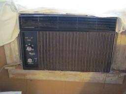 Whirlpool Window AC 22” W  functioning but older