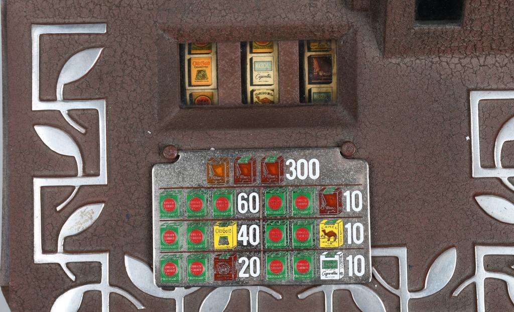 MILLS QT SMOKER 5 CENT SLOT MACHINE