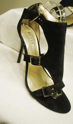 GUESS Black suede Shoes sz 8M