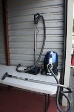 Sirena Vacuum Cleaner w/Attachments