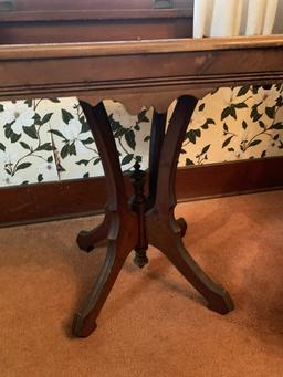 21"X30"X28" SIDE TABLE
