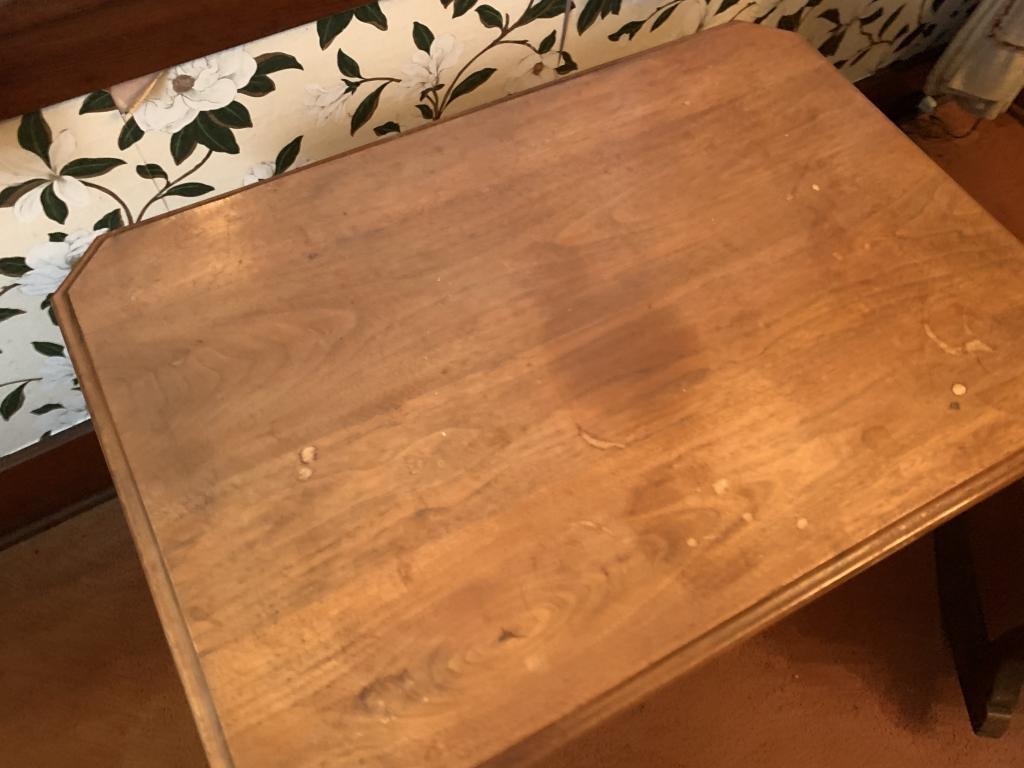 21"X30"X28" SIDE TABLE