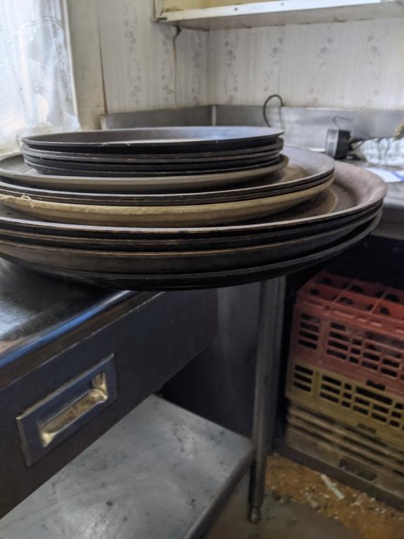 (4)LARGE,(4) MED,(6)SMALL SERVER TRAYS