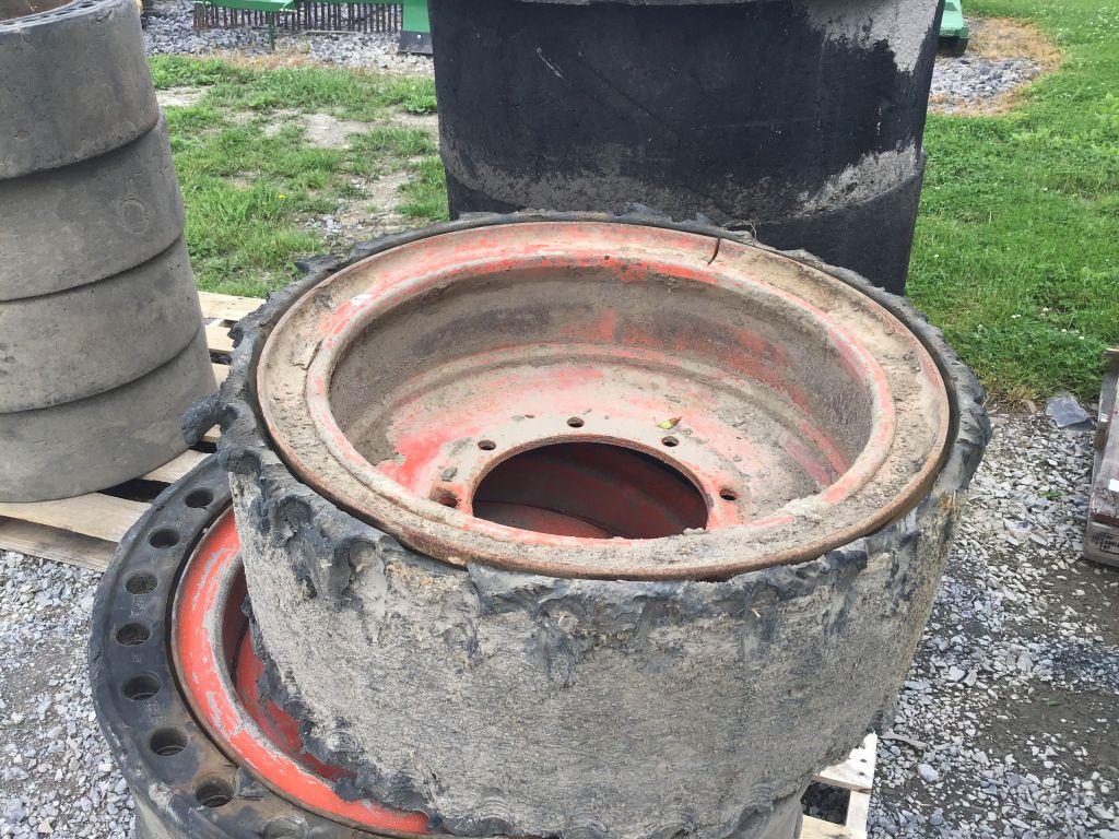 SOLID TIRES ON BOBCAT WHEELS