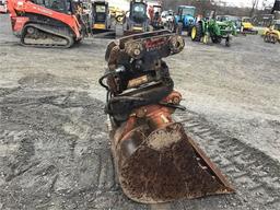 2016 HELAC PT08 WRIST-O-TWIST W/ 36" BUCKET
