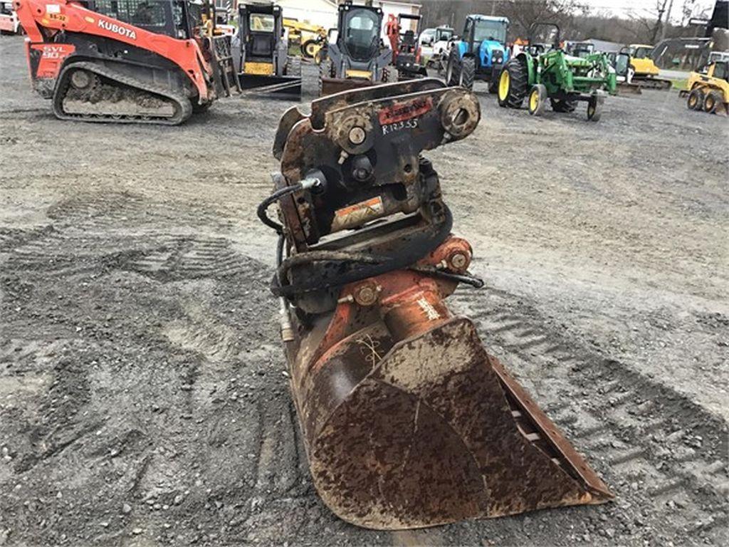 2016 HELAC PT08 WRIST-O-TWIST W/ 36" BUCKET