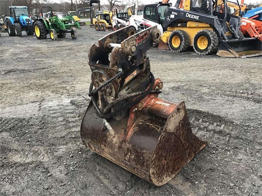 2016 HELAC PT08 WRIST-O-TWIST W/ 36" BUCKET