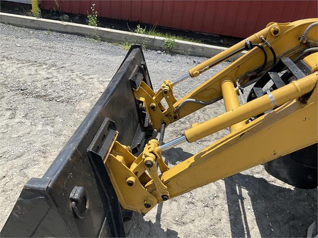 2004 DEERE 110 LOADER BACKHOE