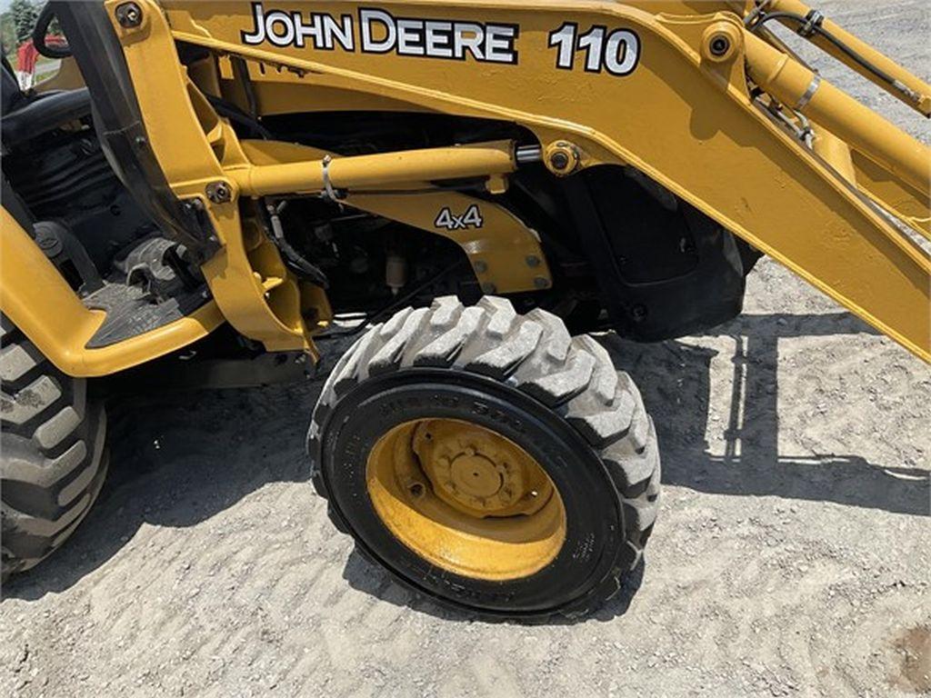 2004 DEERE 110 LOADER BACKHOE