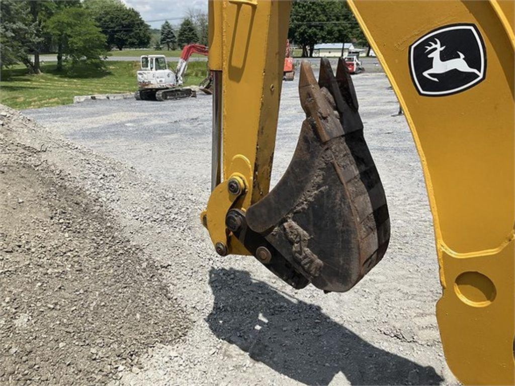 2004 DEERE 110 LOADER BACKHOE