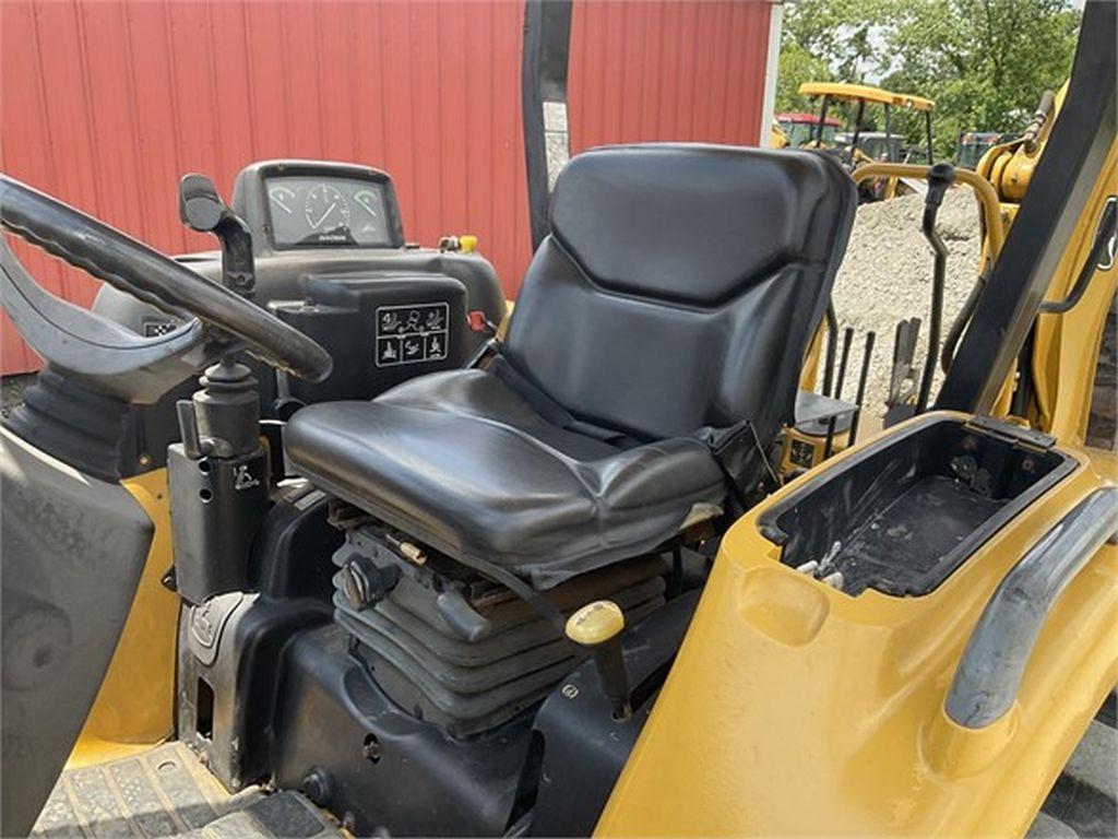 2004 DEERE 110 LOADER BACKHOE