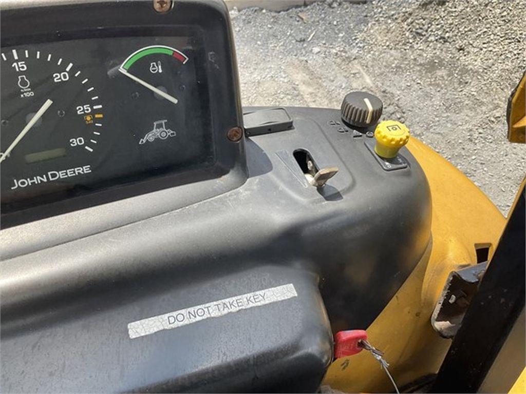 2004 DEERE 110 LOADER BACKHOE