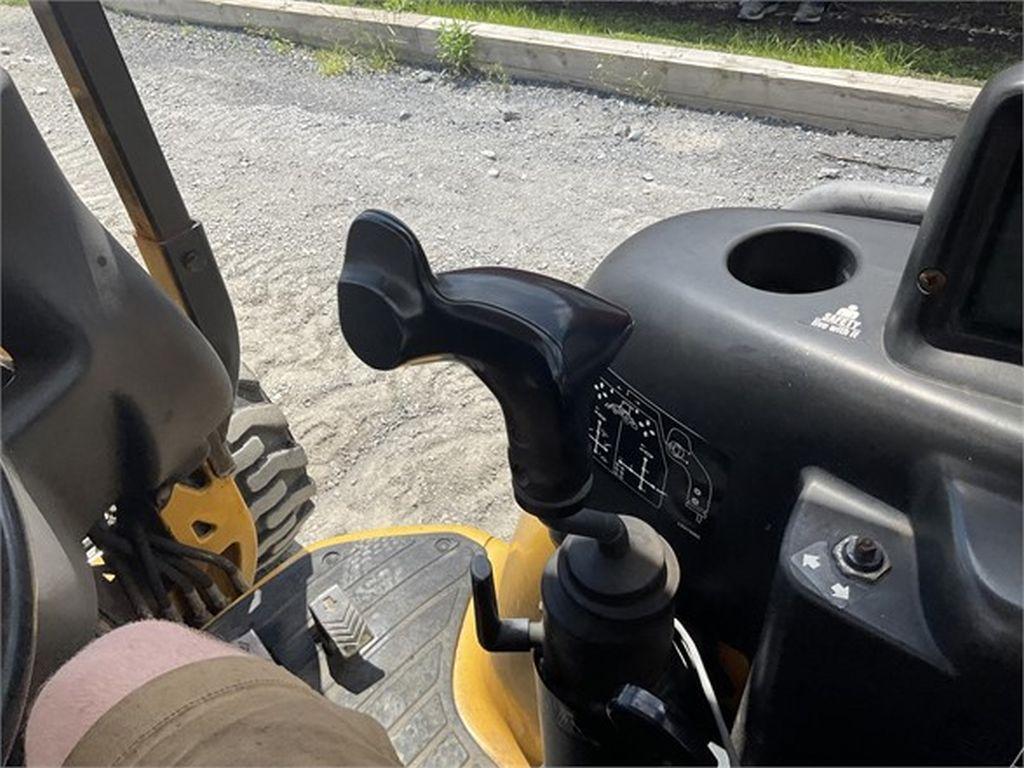 2004 DEERE 110 LOADER BACKHOE
