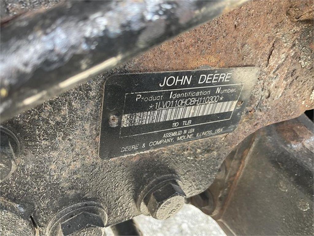 2004 DEERE 110 LOADER BACKHOE