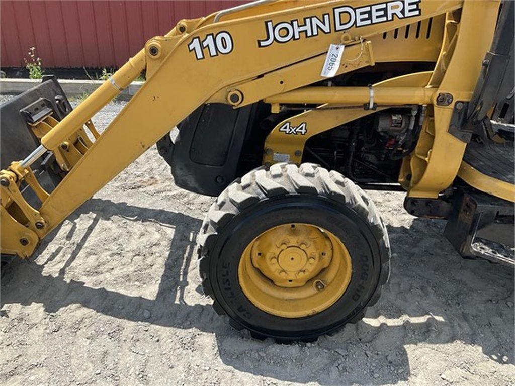 2004 DEERE 110 LOADER BACKHOE
