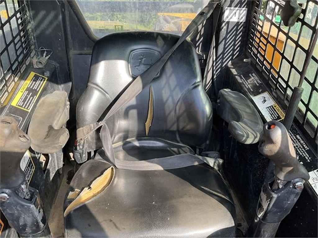 2005 DEERE CT332 SKID STEER LOADER