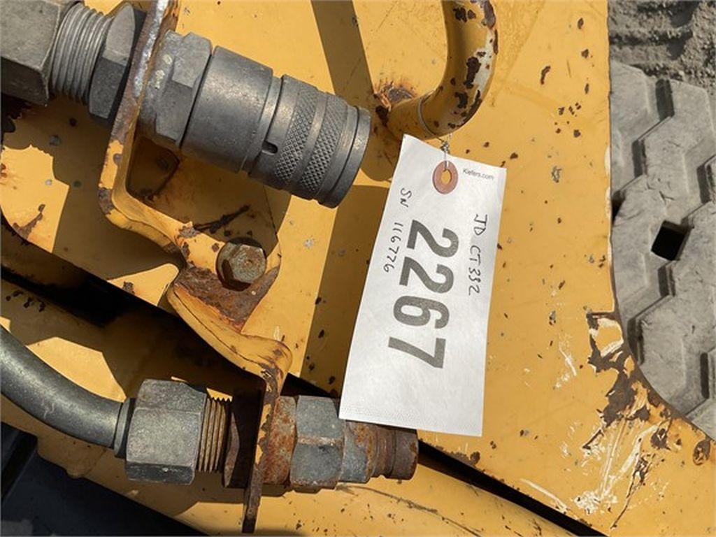 2005 DEERE CT332 SKID STEER LOADER