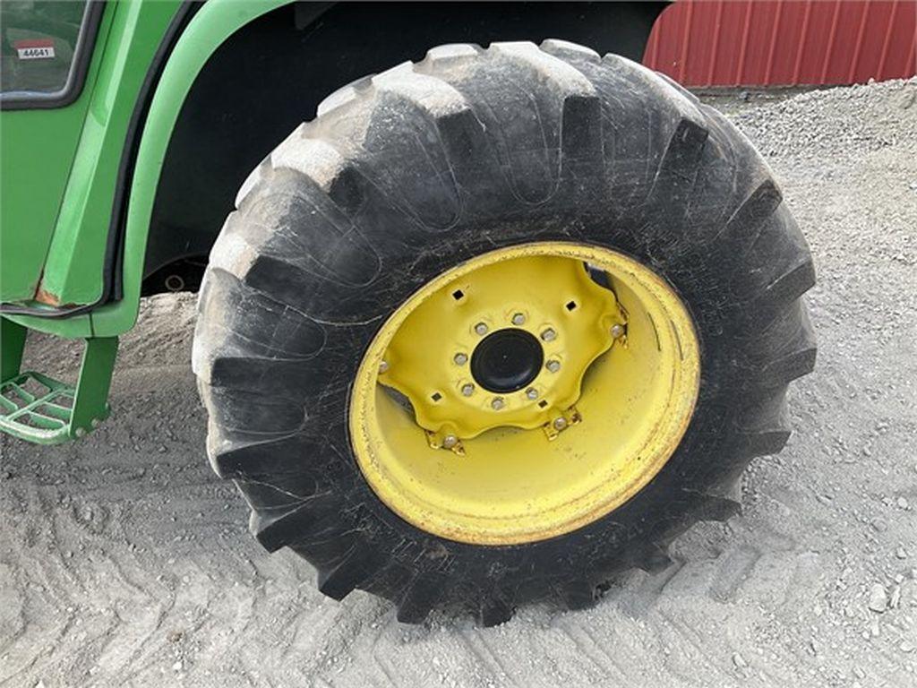 2010 JOHN DEERE 4520 FARM TRACTOR