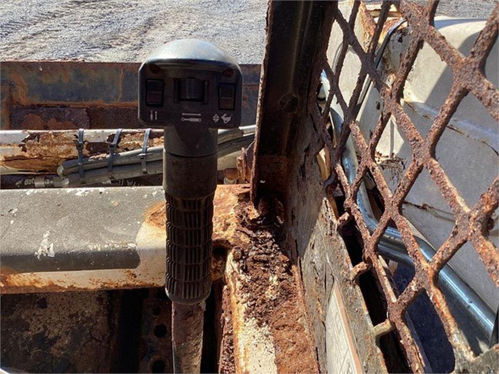 2011 BOBCAT S205 SKID STEER LOADER