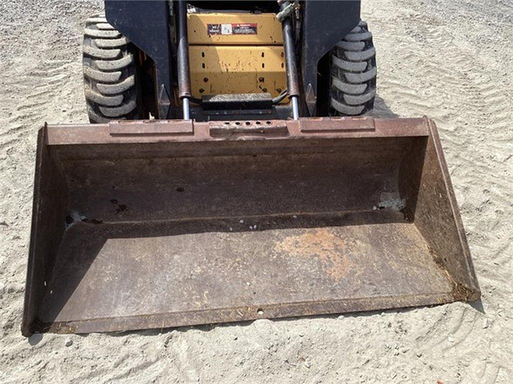 1996 NEW HOLLAND LX485 SKID STEER LOADER