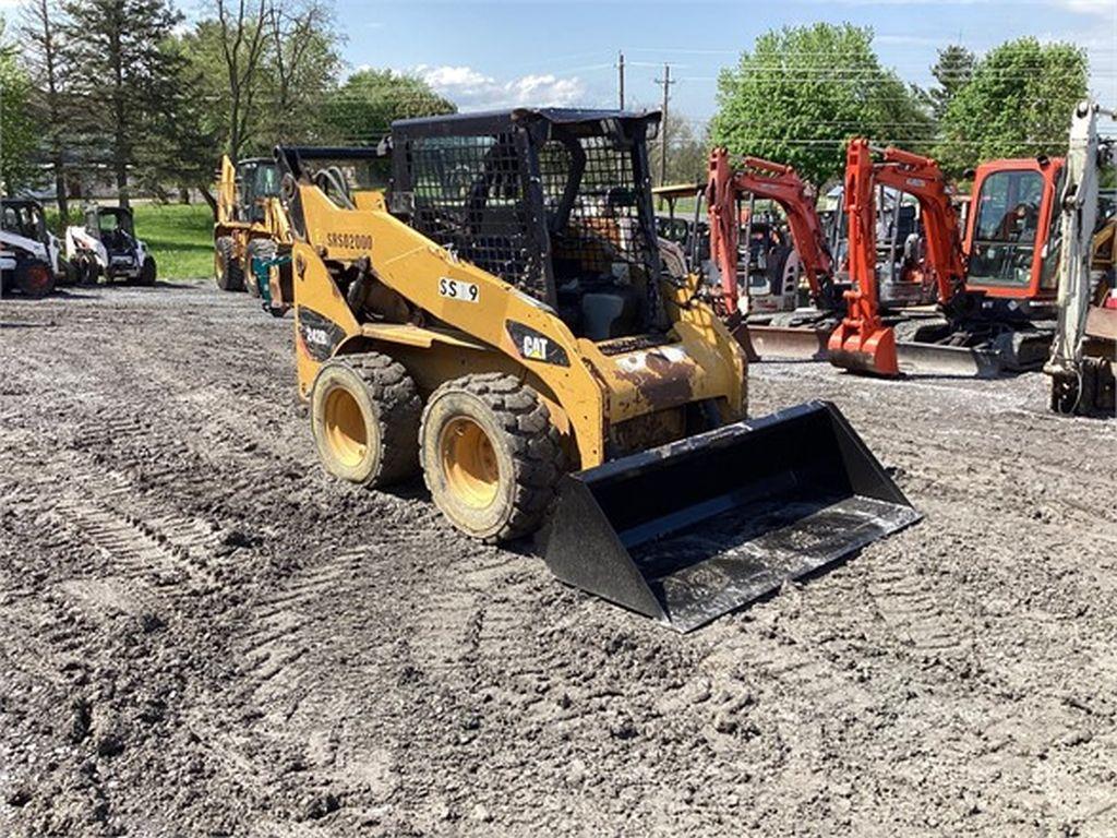2012 CATERPILLAR 242B3 SKID STEER LOADER