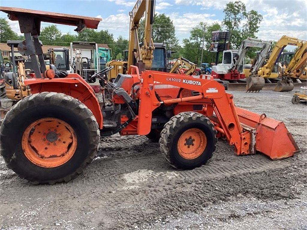 2001 KUBOTA M5700 TRACTOR