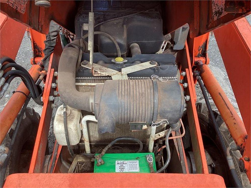 2001 KUBOTA M5700 TRACTOR