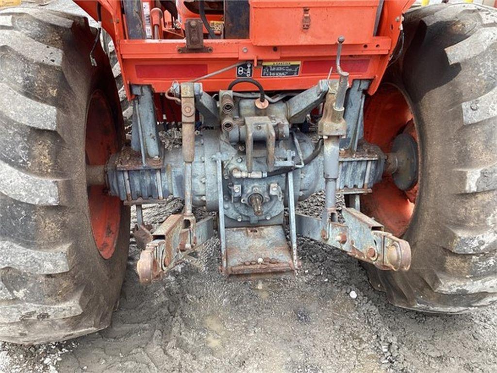 2001 KUBOTA M5700 TRACTOR