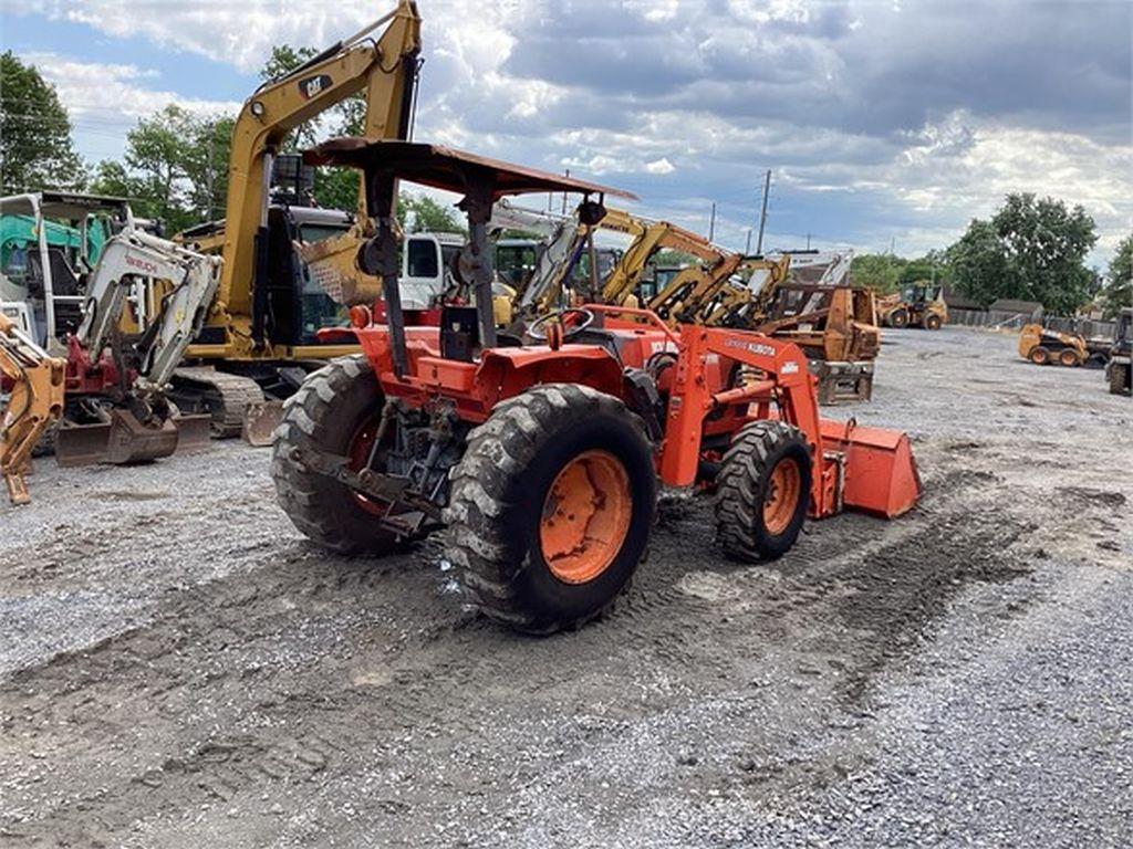 2001 KUBOTA M5700 TRACTOR